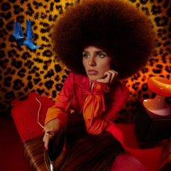 Обкладинка треку: CRY (KalashnikoFF Mix) Обкладинка: CRY (KalashnikoFF Mix)